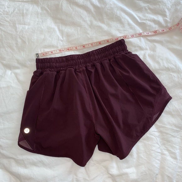 Lululemon Hotty Hot Short II *Long 4" Cassis Size 4 - Picture 8 of 11